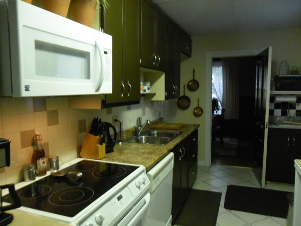 Regent Street Bed & Breakfast Miramichi Exterior photo
